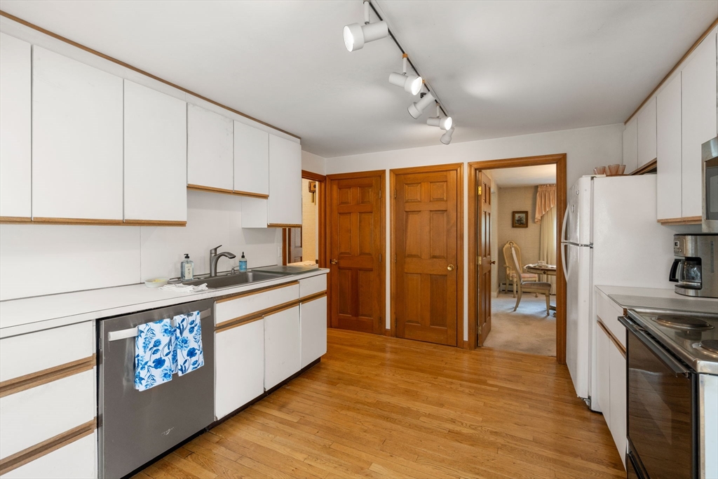 165 South Flagg Street Worcester, MA 01602 - Photo 10 of 29