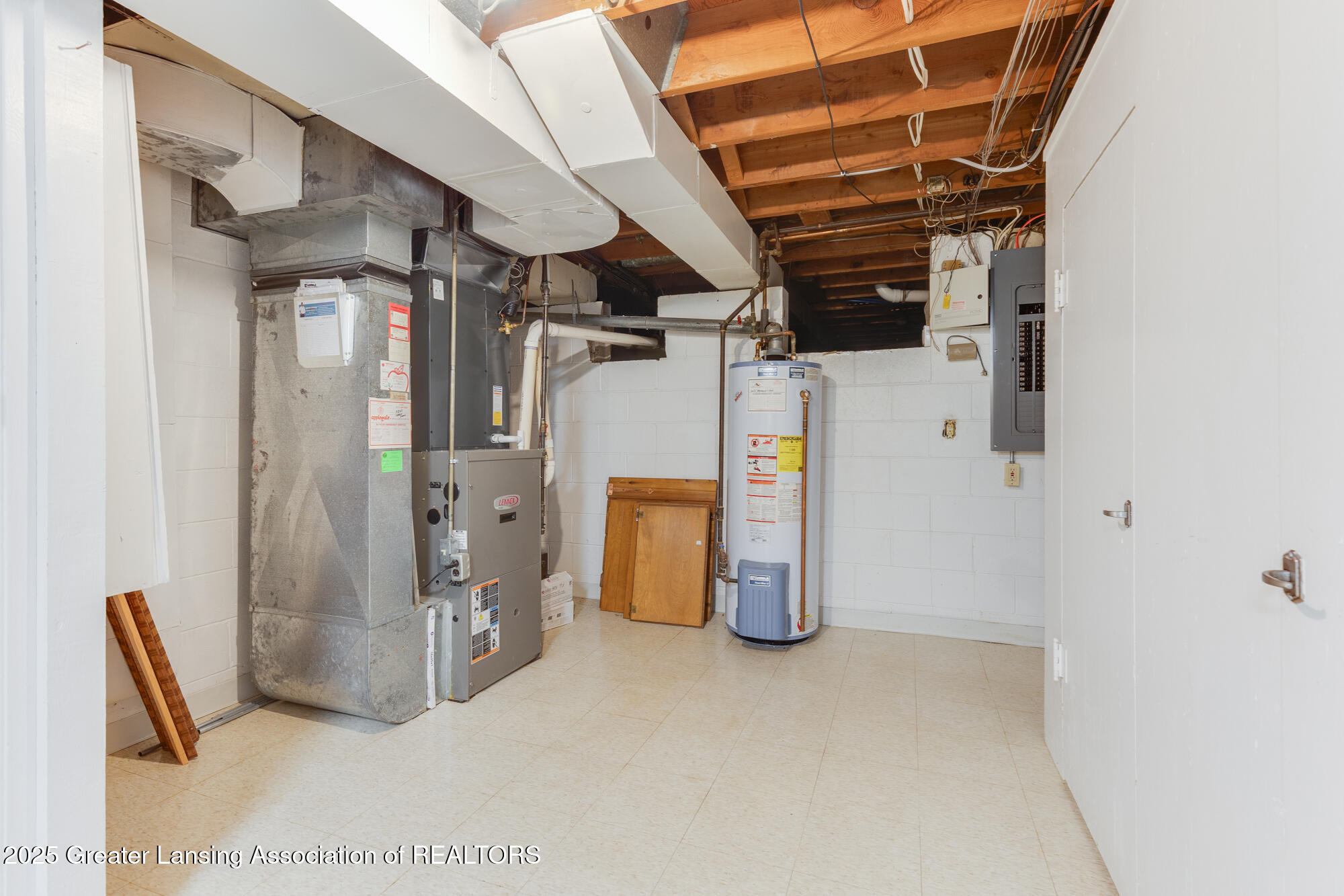 1522 Hitching Post Road East Lansing, MI 48823 - Photo 24 of 34 1552_Hitchingpost_FSBO-76