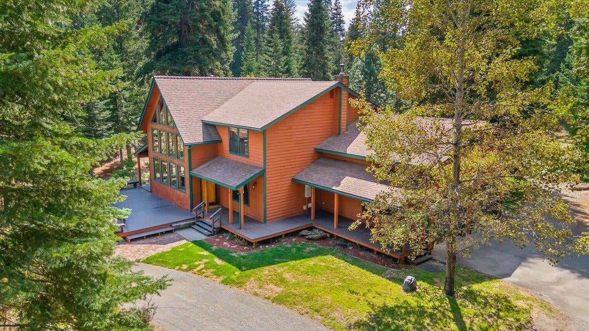 2331 Davis Place Road Mount Shasta, CA 96067 - Photo 6 of 41 Gallery Image 6