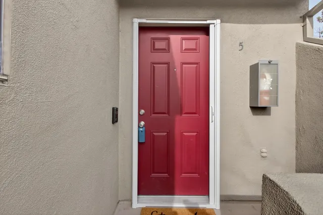 $305,000 | 5226 Hemlock Street, Unit 5, Sacramento, CA 95841