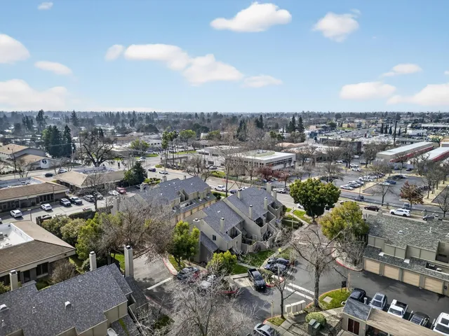 $305,000 | 5226 Hemlock Street, Unit 5, Sacramento, CA 95841