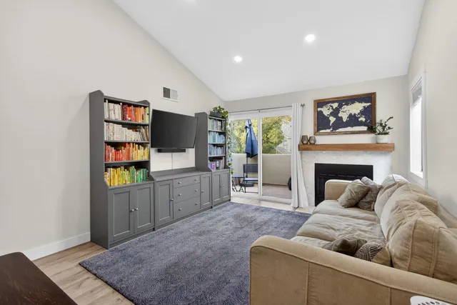 $305,000 | 5226 Hemlock Street, Unit 5, Sacramento, CA 95841