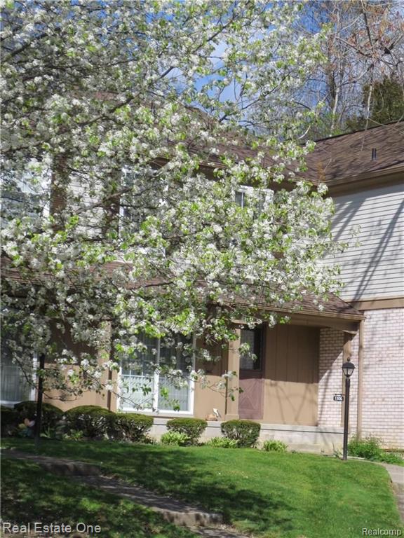 1306 Brook Lane, Unit 286 Rochester Hills, MI 48306 - Photo 2 of 23