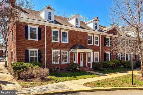 $499,000 | 3279 South Stafford Street, Unit B1, Arlington, VA 22206