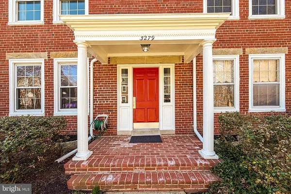 $499,000 | 3279 South Stafford Street, Unit B1, Arlington, VA 22206