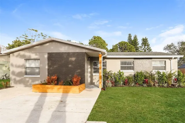 $2,910 | 4618 Redfish Lane Southeast, St. Petersburg, FL 33705
