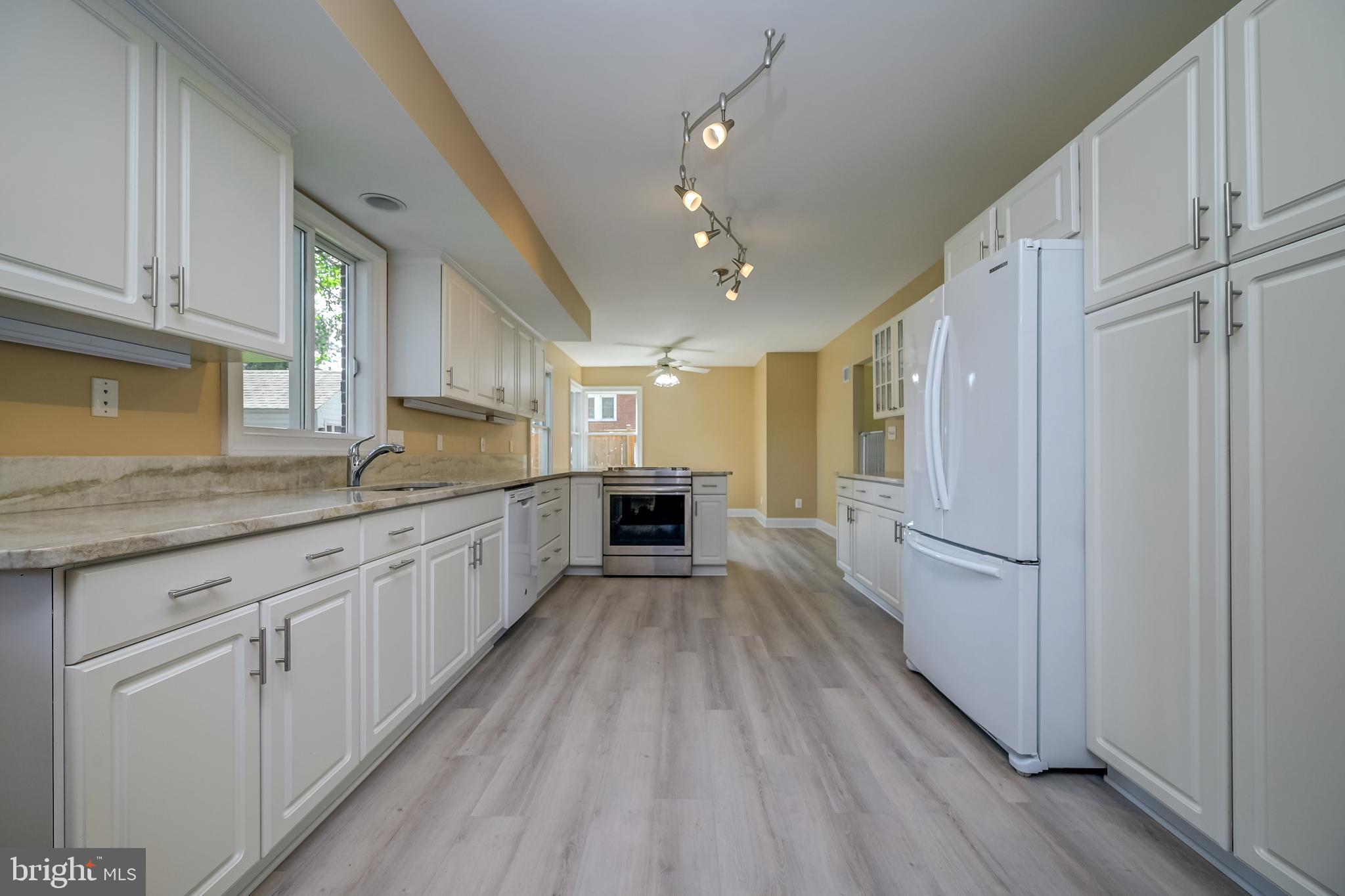 5 Lee Street Gaithersburg, MD 20877 - Photo 24 of 90 Kitchen Main Level