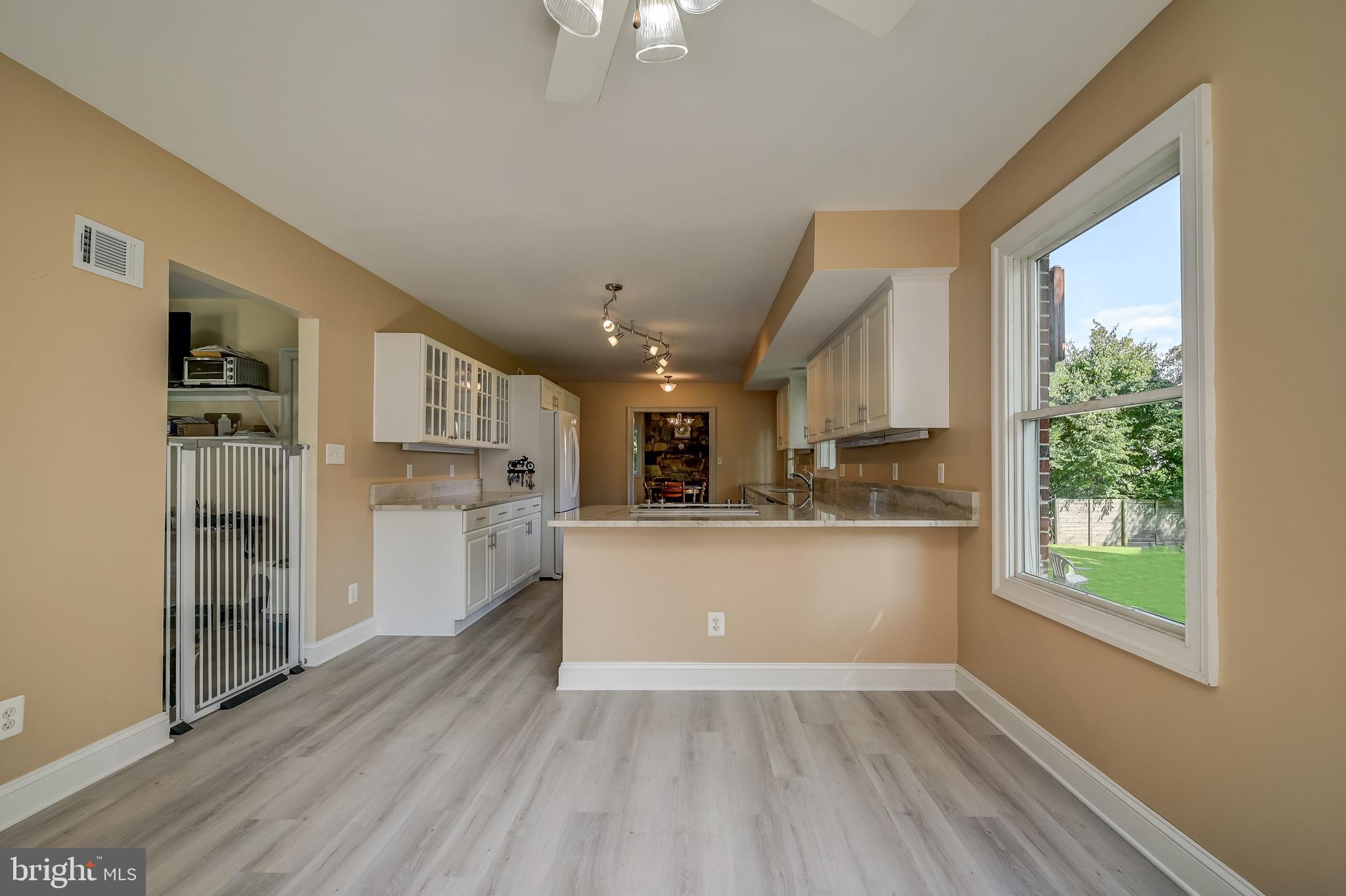5 Lee Street Gaithersburg, MD 20877 - Photo 31 of 90 Kitchen Nook Main Level