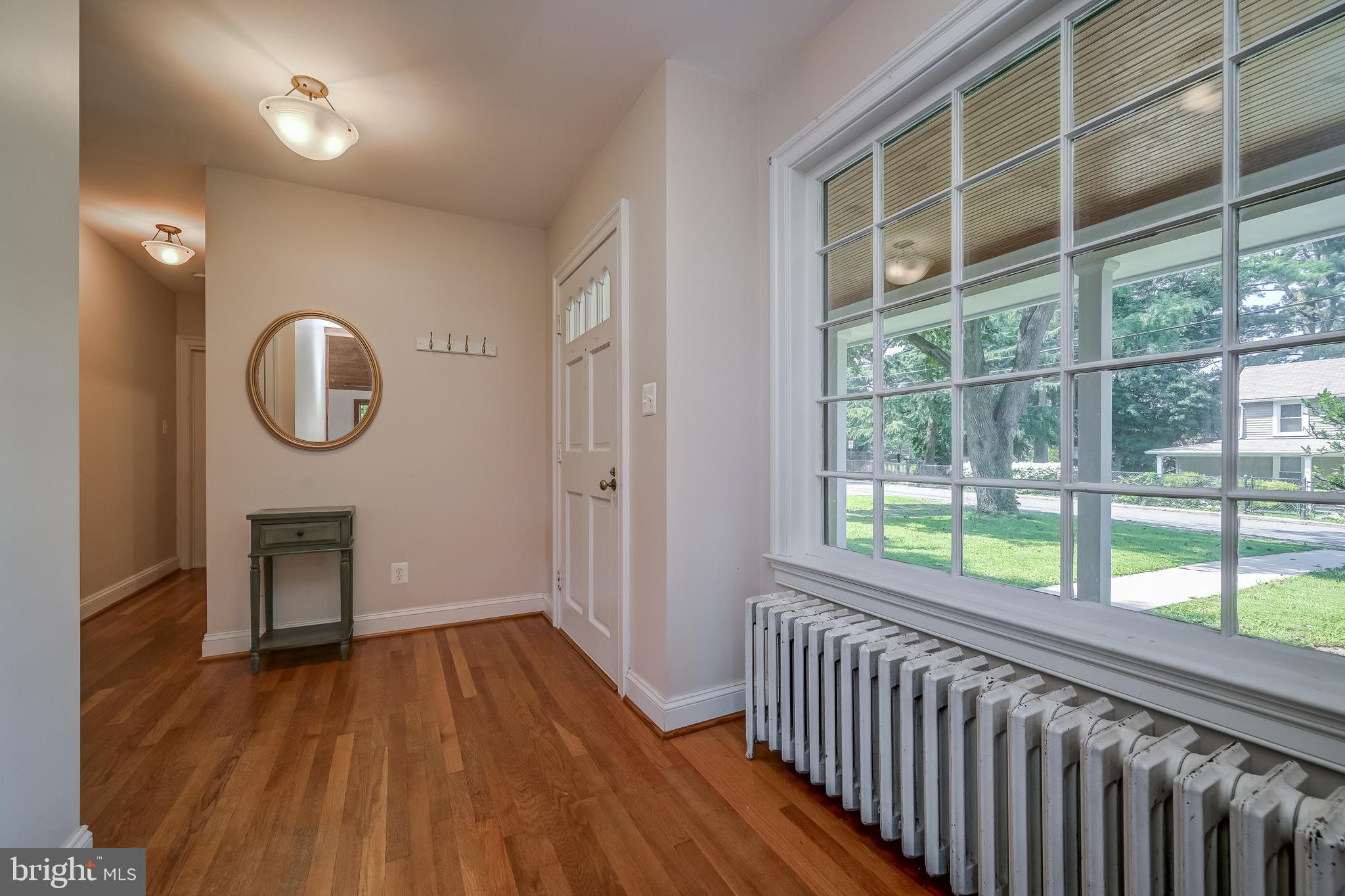 5 Lee Street Gaithersburg, MD 20877 - Photo 10 of 90 Roomy Foyer