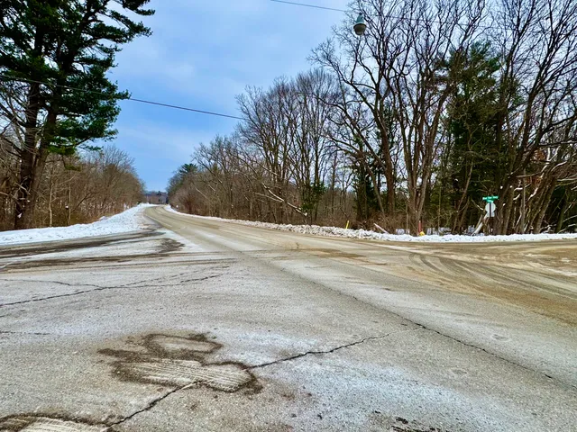 $295,000 | 6593 134th Avenue, Saugatuck, MI 49453