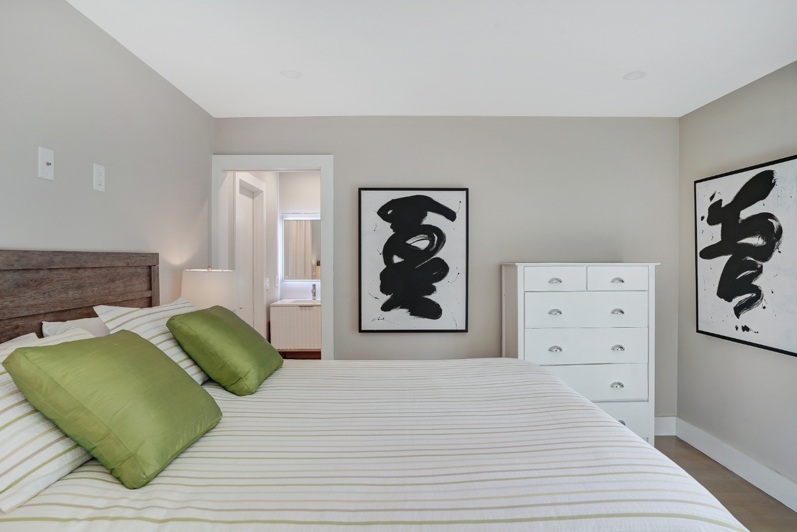 150 Cove Road, Unit 10 Vineyard Haven, MA 02568 - Photo 22 of 45 First-floor flex room with en suite bath.