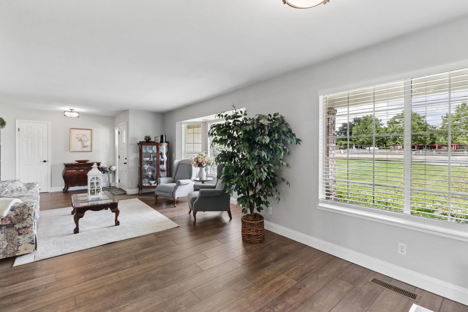 10576 Sheldon Road Elk Grove, CA 95624 - Photo 8 of 74