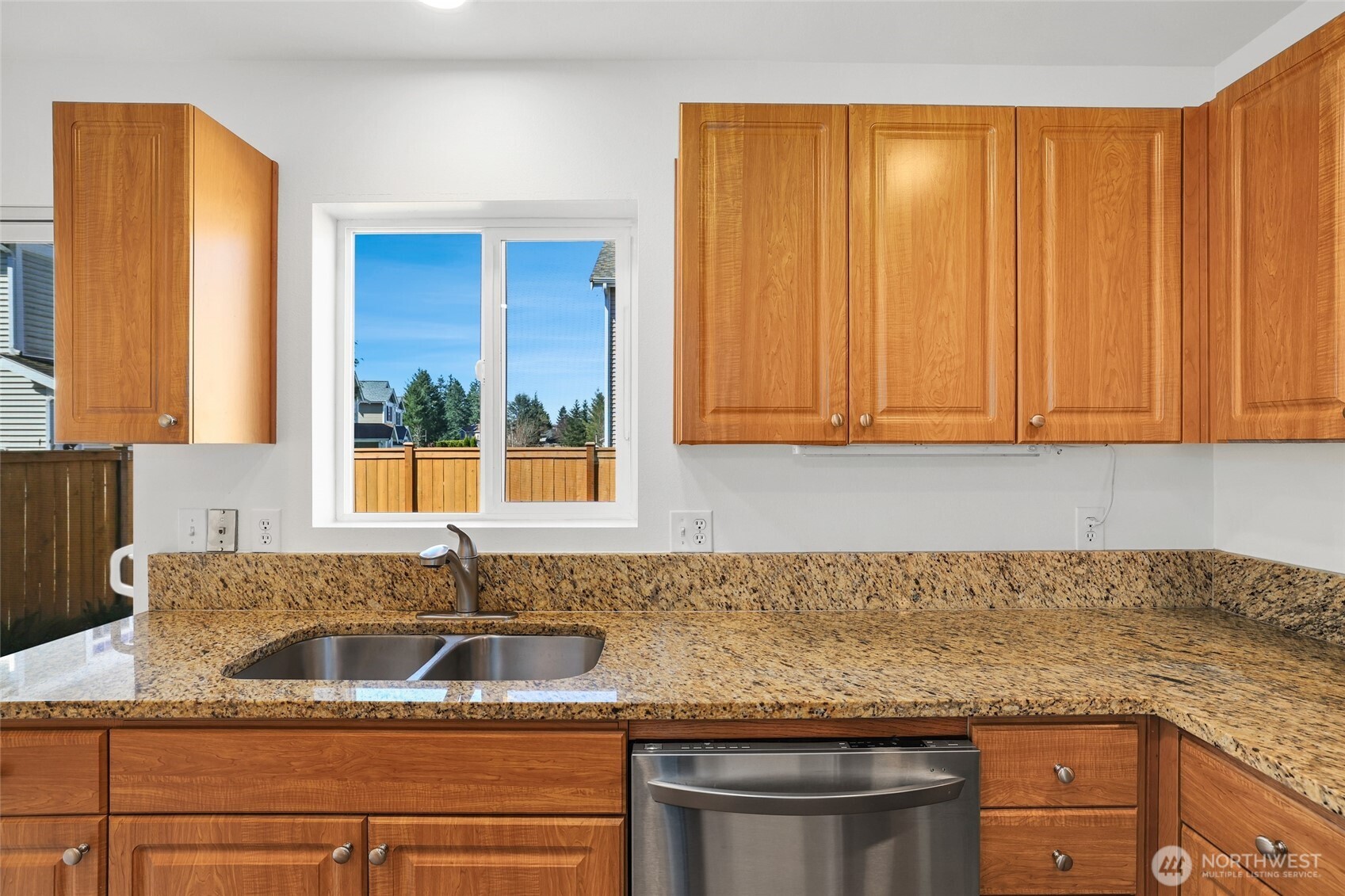 28201 238th Avenue Southeast Maple Valley, WA 98038 - Photo 15 of 38