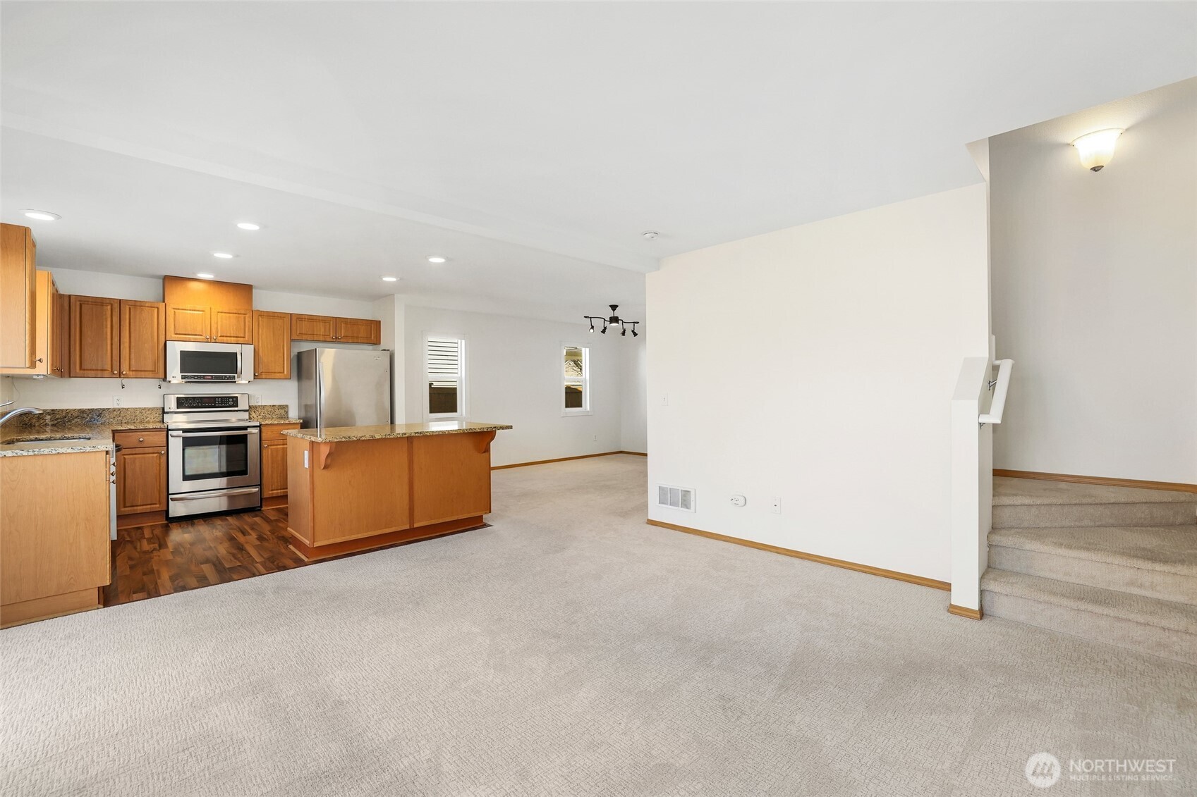 28201 238th Avenue Southeast Maple Valley, WA 98038 - Photo 7 of 38