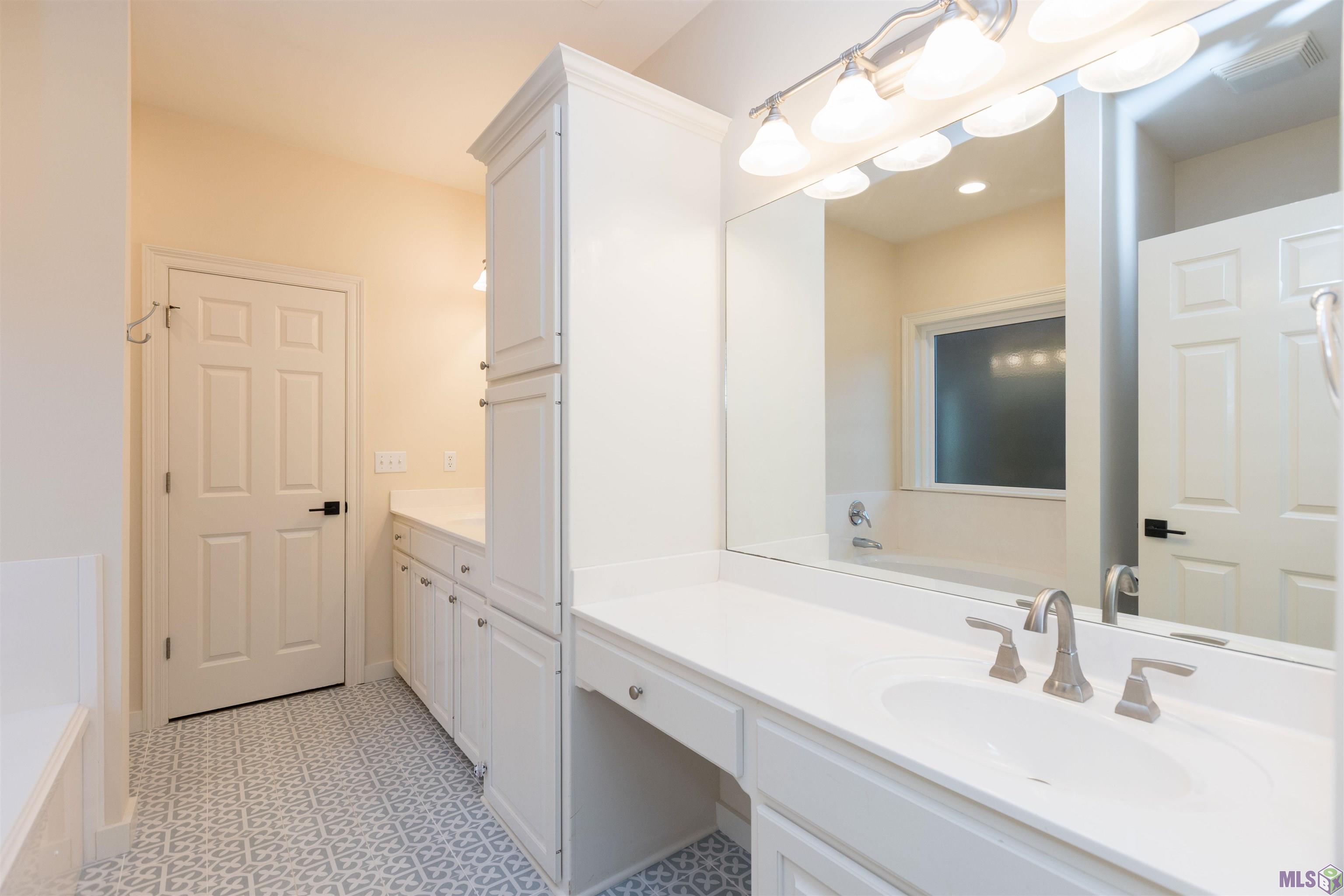 9089 Lake Mist Avenue Baton Rouge, LA 70810 - Photo 26 of 29 Master bath view 2