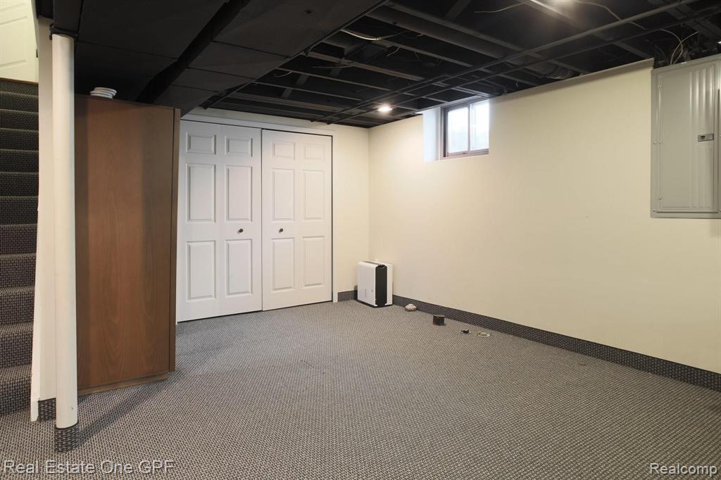 559 Cook Road Grosse Pointe Woods, MI 48236 - Photo 37 of 47