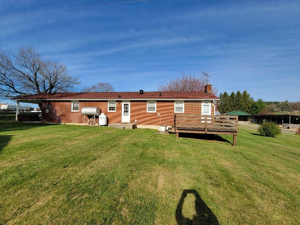 2685 Edmonds Road Galax, VA 24333 - Photo 5 of 27 Gallery Image 5