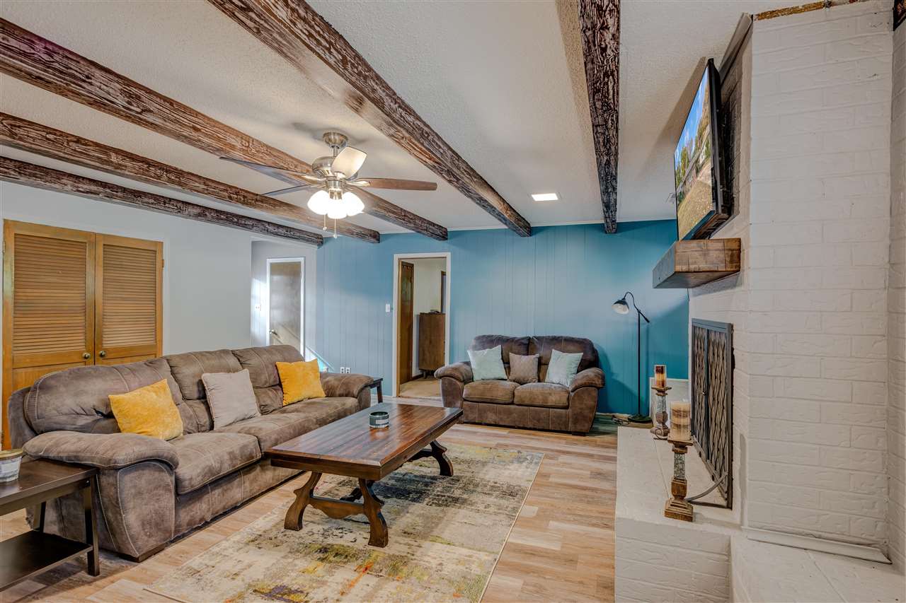 1631 Cranford Road Memphis, TN 38117 - Photo 11 of 21 a living room with furniture and a couch