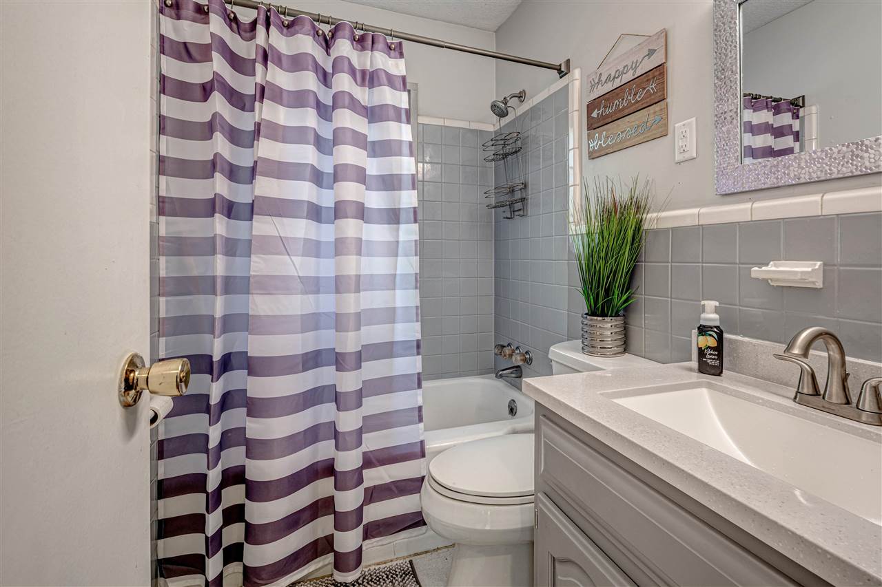1631 Cranford Road Memphis, TN 38117 - Photo 18 of 21 a bathroom with a sink a toilet and shower