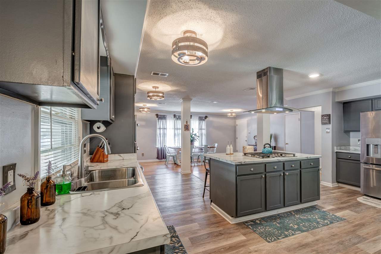 1631 Cranford Road Memphis, TN 38117 - Photo 5 of 21 a kitchen with lots of counter top space