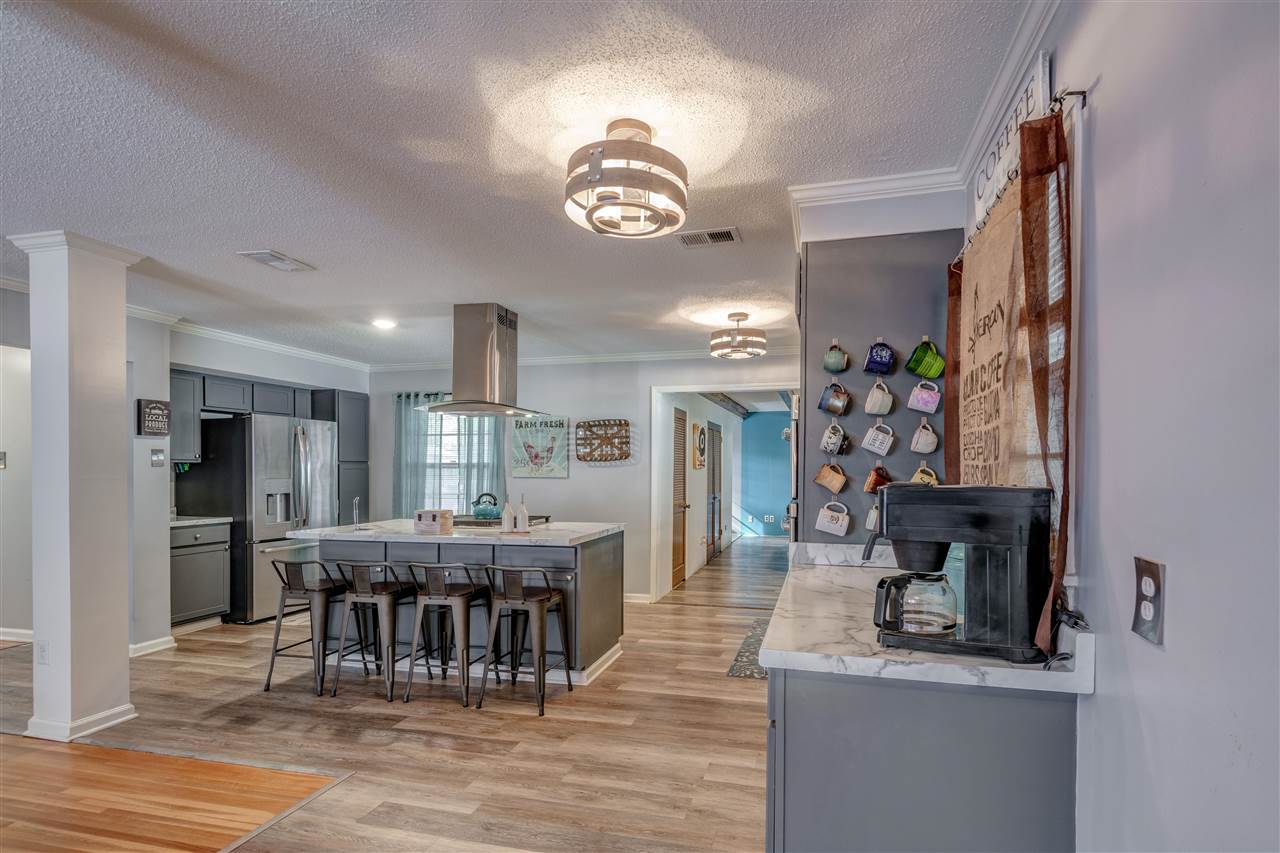 1631 Cranford Road Memphis, TN 38117 - Photo 6 of 21 a dining room with furniture and chandelier