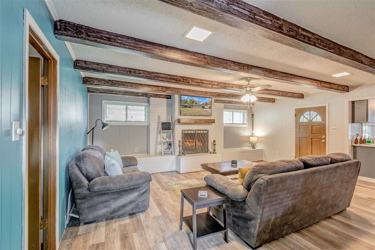 1631 Cranford Road Memphis, TN 38117 - Photo 10 of 21 a living room with furniture and a large window