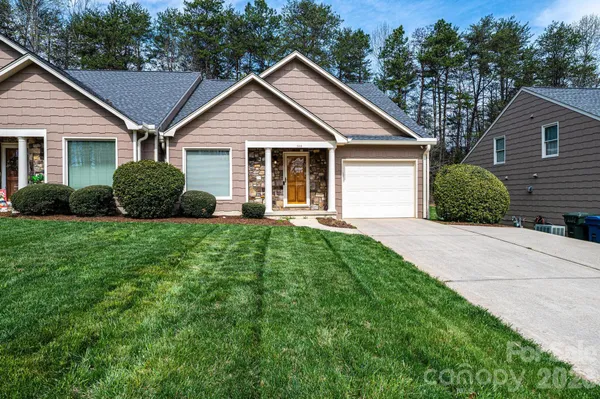 $275,000 | 142 39th Ave Court Northwest, Hickory, NC 28601