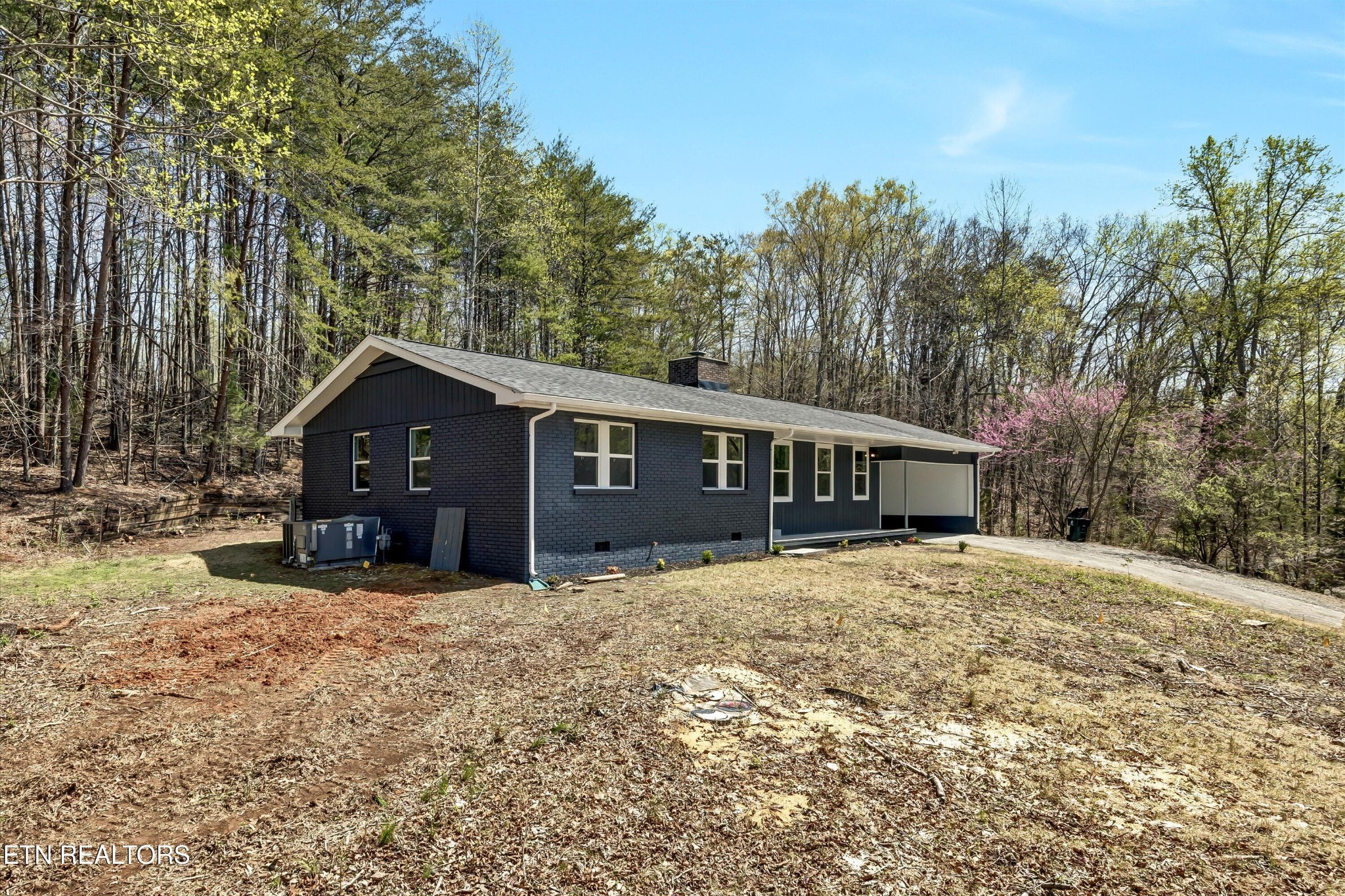 151 Ivanhoe Road Clinton, TN 37716 - Photo 2 of 23