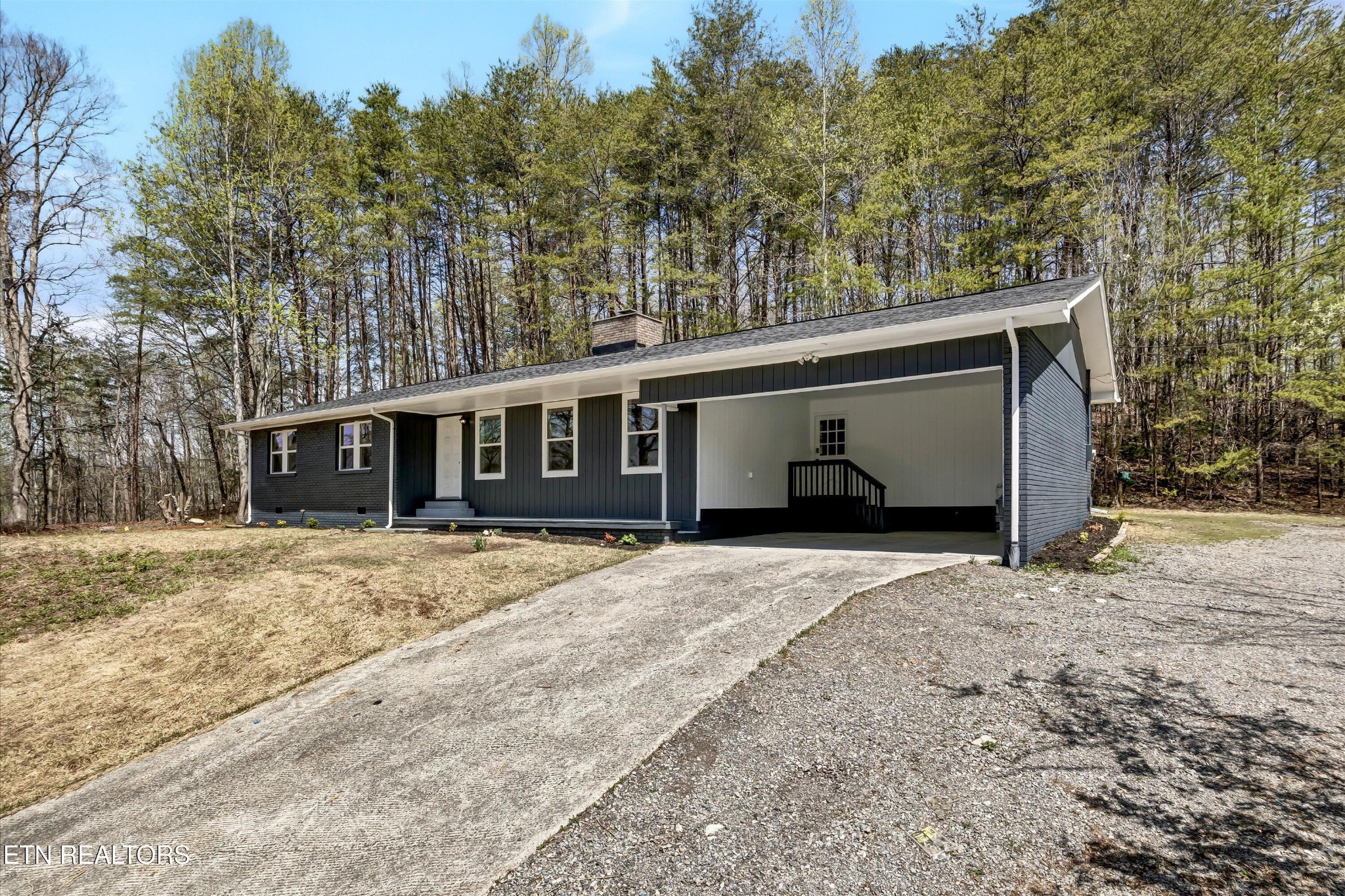 151 Ivanhoe Road Clinton, TN 37716 - Photo 3 of 23