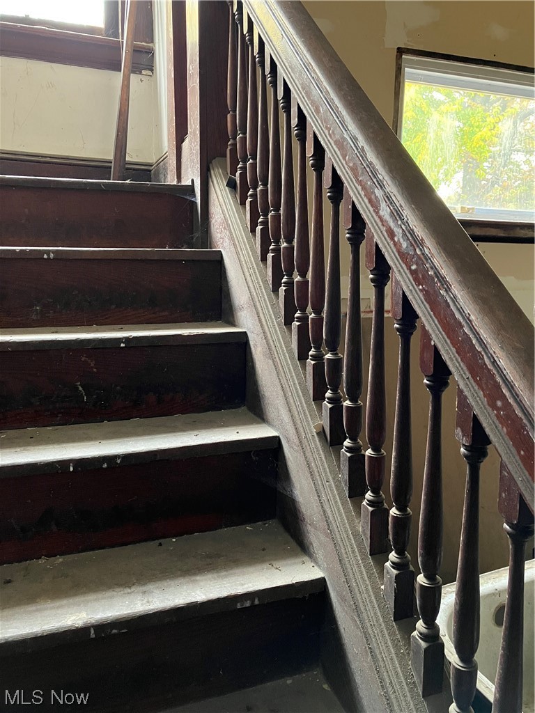 772 Lakeview Road Cleveland, OH 44108 - Photo 22 of 31 Original staircase, rail, balusters