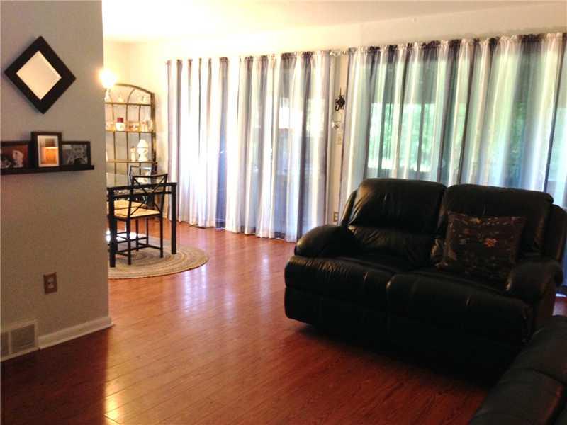 3586 Mitchell Road New Castle, PA 16105 - Photo 6 of 12 Living Room.