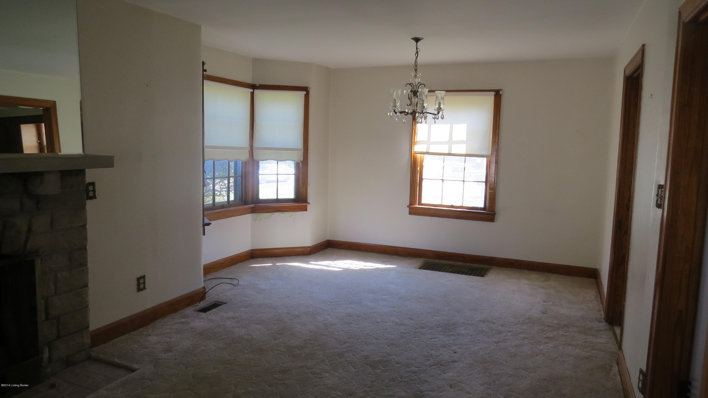 4136 Dover Road Louisville, KY 40216 - Photo 6 of 24 Dover Rd 027