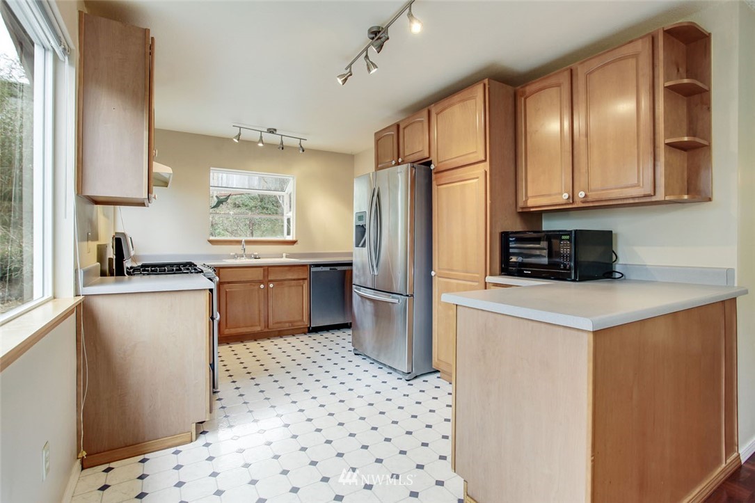 16305 134th Avenue Southeast Renton, WA 98058 - Photo 8 of 24 Gallery Image 8