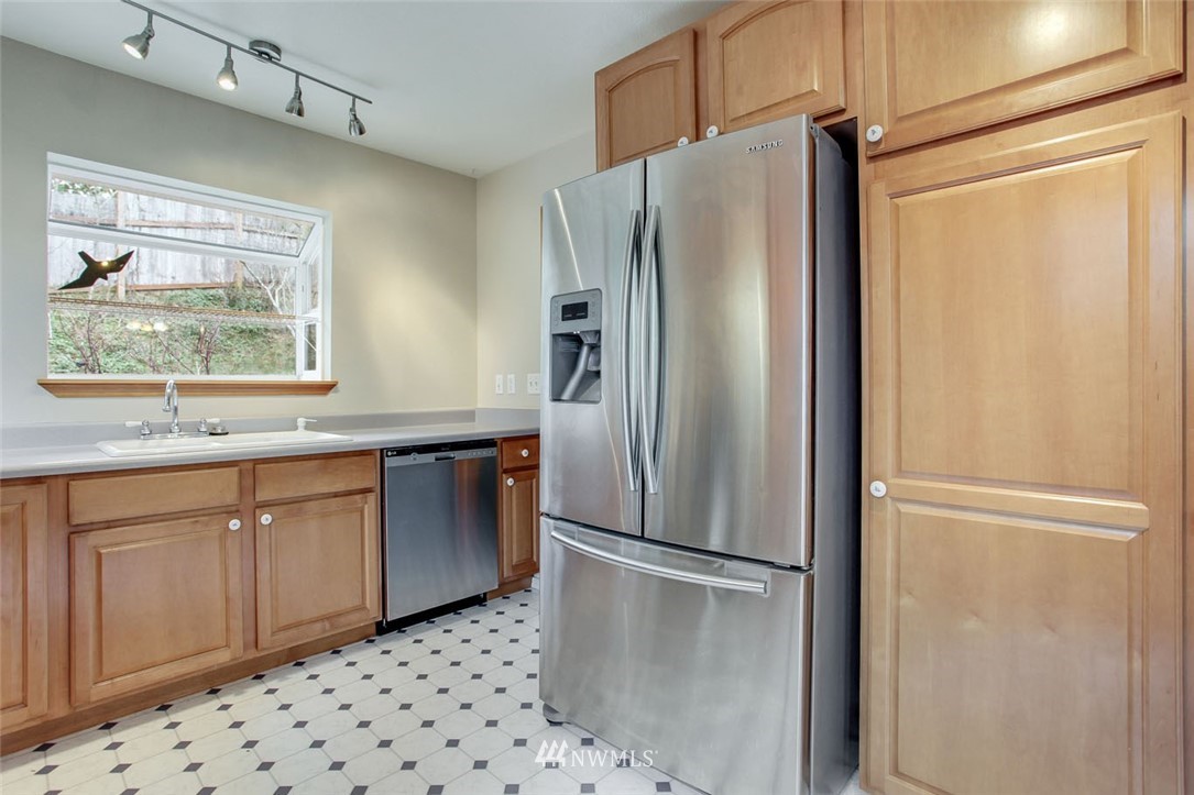 16305 134th Avenue Southeast Renton, WA 98058 - Photo 9 of 24 Gallery Image 9