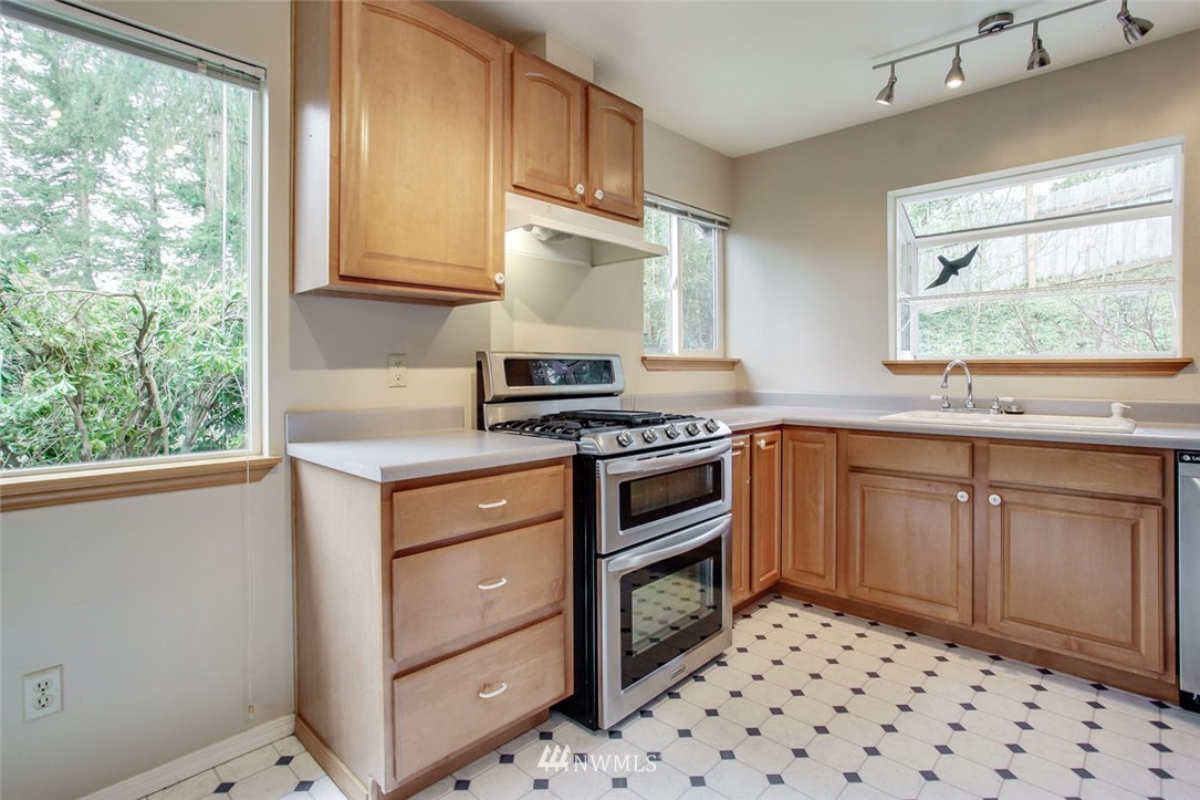 16305 134th Avenue Southeast Renton, WA 98058 - Photo 10 of 24 Gallery Image 10