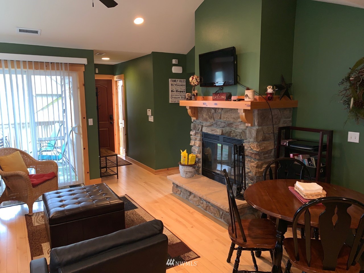 210 Clearwater Loop, Unit 2 Ronald, WA 98940 - Photo 7 of 35 a outdoor kitchen with table and chairs