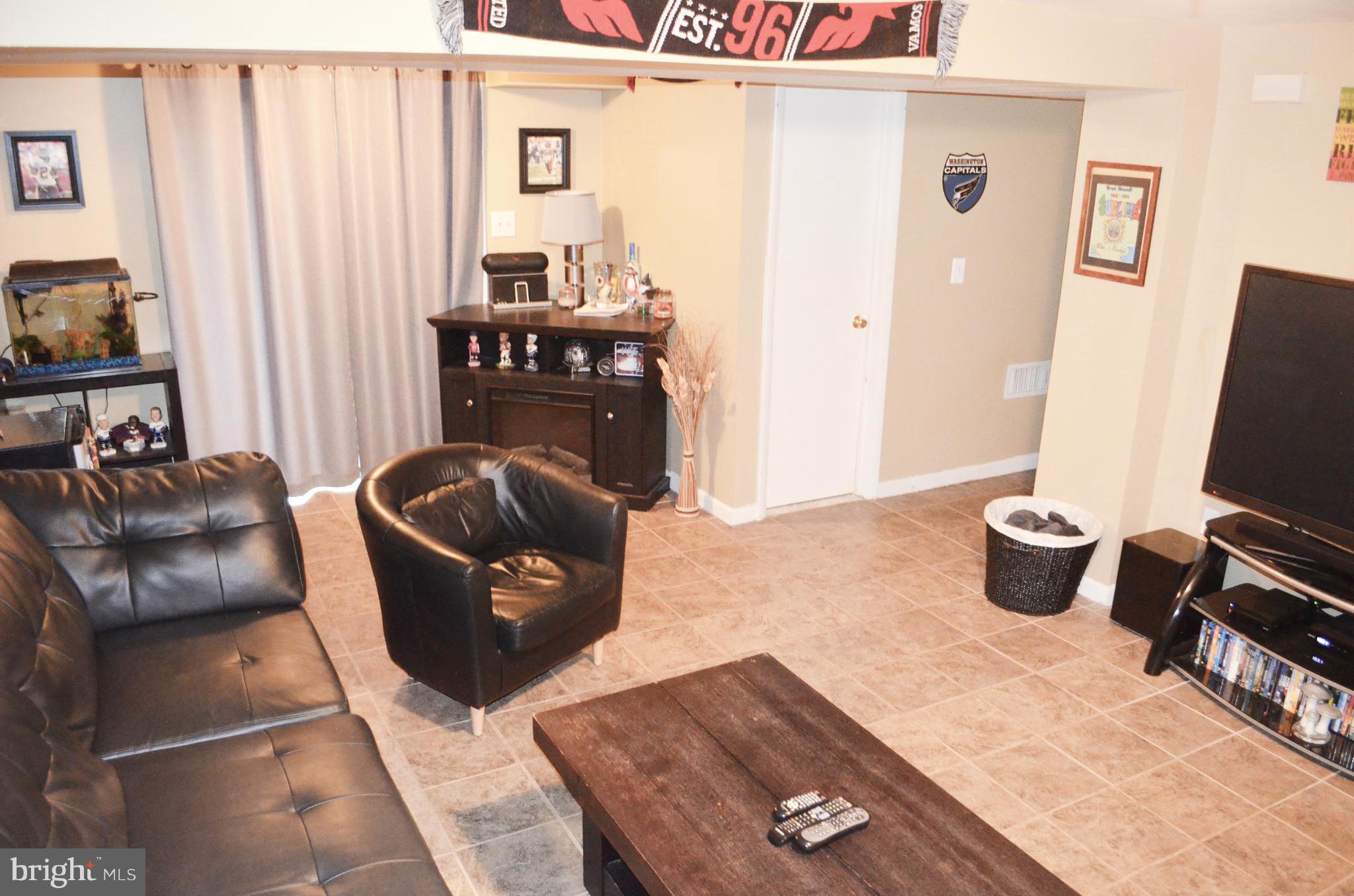 5492 Rector Drive Woodbridge, VA 22193 - Photo 22 of 26 Family Room