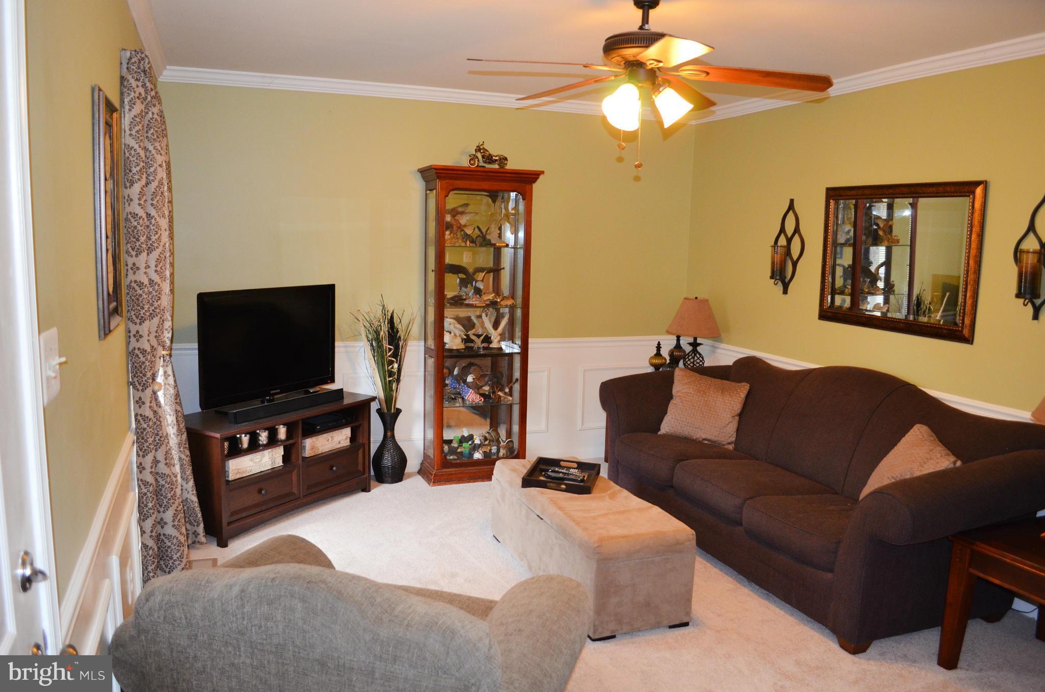 5492 Rector Drive Woodbridge, VA 22193 - Photo 5 of 26 Living Room
