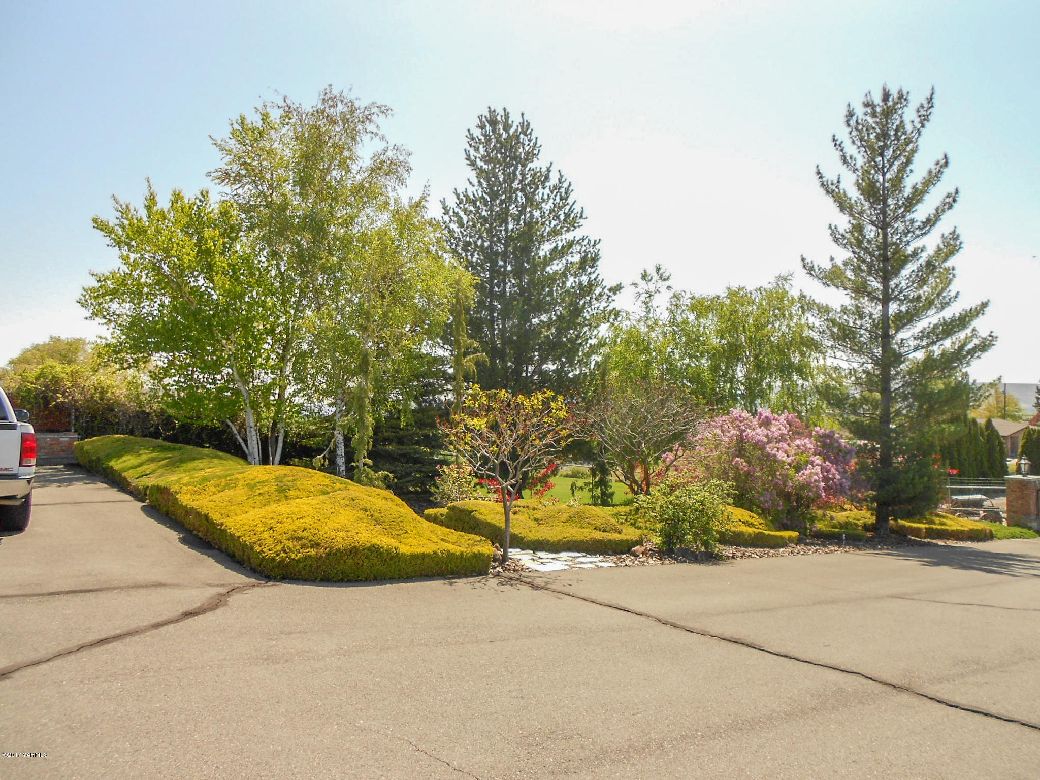 10709 Estes Road Yakima, WA 98908 - Photo 40 of 40 a view of a swimming pool with an outdoor space