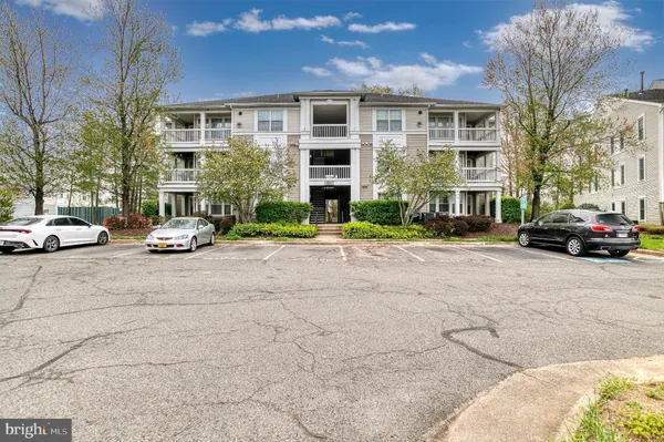 $379,900 | 8107 Lacy Drive, Unit 102, Manassas, VA 20109
