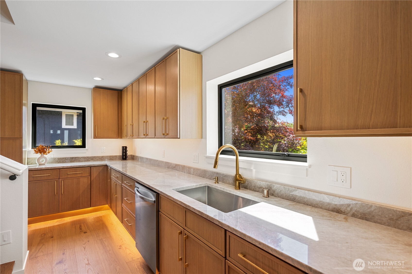 9808 224th Street Southwest Edmonds, WA 98020 - Photo 10 of 37