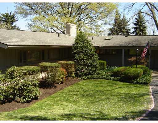310 Buckingham Road Fox Chapel, PA 15215 - Photo 1 of 12 Exterior Front.
