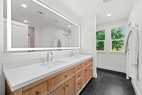 $1,649,000 | 1215 Ashland Street, Houston, TX 77008