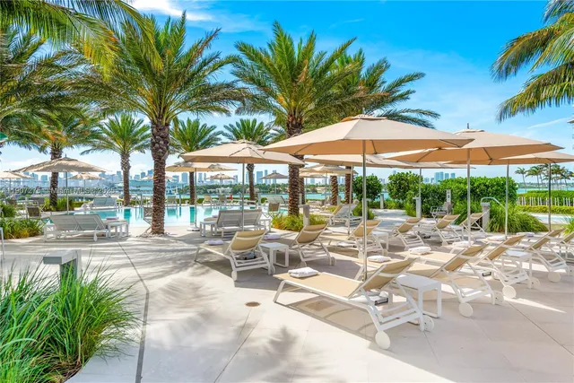 $3,100,000 | 450 Alton Road, Unit PH4104, Miami Beach, FL 33139