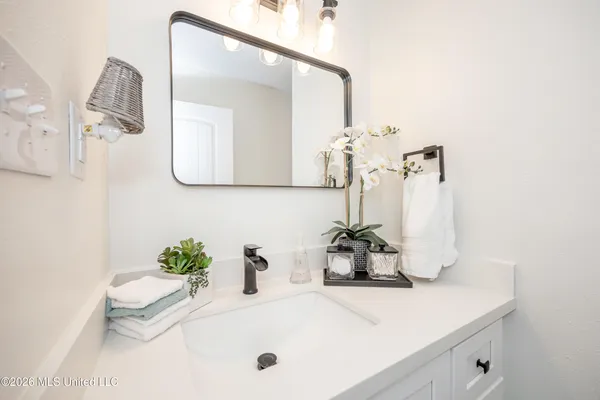 $2,600 | 114 Ethel Circle, Unit 31, Ocean Springs, MS 39564