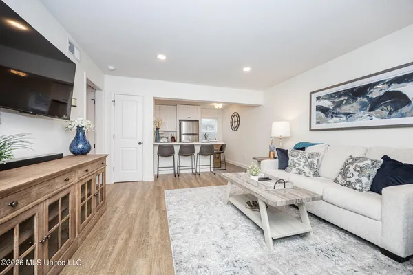 $2,600 | 114 Ethel Circle, Unit 31, Ocean Springs, MS 39564