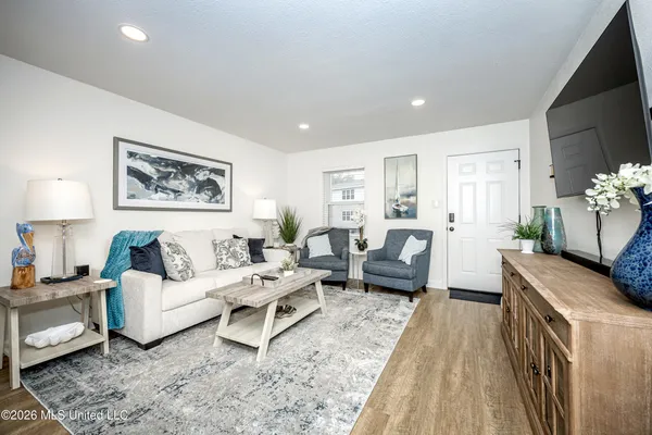 $2,600 | 114 Ethel Circle, Unit 31, Ocean Springs, MS 39564