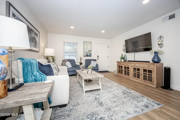 $2,600 | 114 Ethel Circle, Unit 31, Ocean Springs, MS 39564