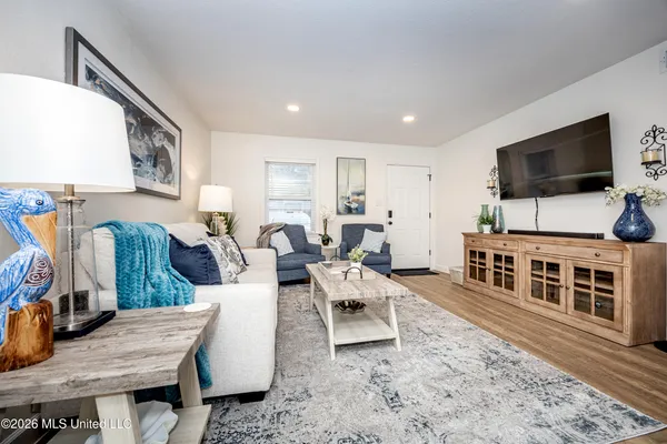 $2,600 | 114 Ethel Circle, Unit 31, Ocean Springs, MS 39564