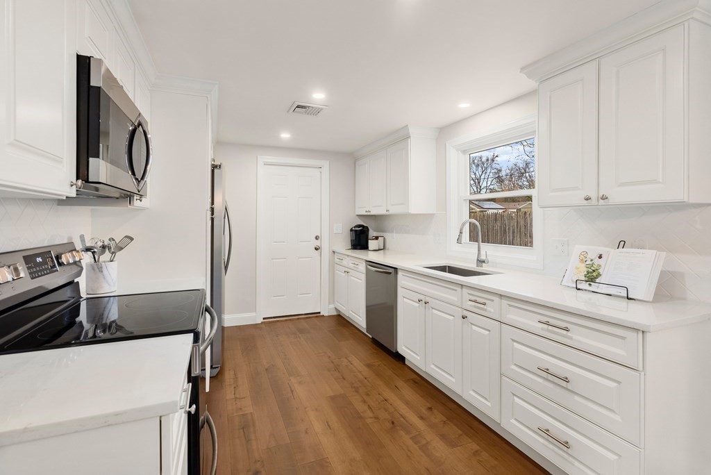 34 Brookdale Road Natick, MA 01760 - Photo 5 of 15 Gallery Image 5